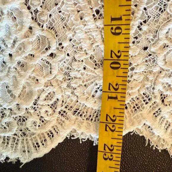 Vince Camuto White Lace Button-Down Shirt with scalloped hemline size medium - Picture 9 of 10